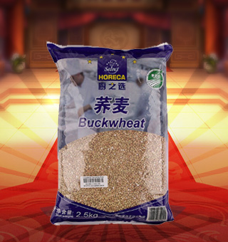 廚之選(HORECA SELECT)蕎麥產(chǎn)自遼寧朝陽(yáng)2.5kg每袋，精選蕎麥為原材料，經(jīng)人工清洗去雜等多道工序，精心制作而成。質(zhì)地干燥，選料考究，口味純正，特有的醇香，品質(zhì)有保障，受眾人喜愛(ài)。塑料質(zhì)地包裝，其含有豐富營(yíng)養(yǎng)，使用方便，美味可口，深受廣大消費(fèi)者青睞。