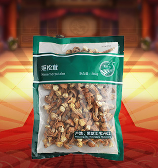 閩融臻選姬松茸產(chǎn)自黑龍江牡丹江200g每袋，姬松茸菌蓋嫩，菌柄脆，口感極好，蛋白質(zhì)組成中包括十八種氨基酸，人體的八種必需氨基酸齊全，還含有多種維生素和麥角甾醇。姬松茸營養(yǎng)極其豐富，而且組配合乎人體健康要求，尤其引人注目的是醫(yī)藥保健價(jià)值。據(jù)報(bào)道，其多糖含量為食用蕈菌之首，特別是所含甘露聚糖對(duì)抑制腫瘤(尤其是腹水癌)、醫(yī)療痔瘺、增強(qiáng)精力、防治心血管病等都有神效。