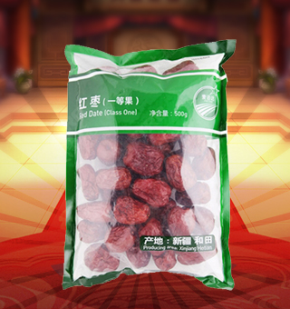 閩融紅棗(一等果)產(chǎn)自新疆和田500g每袋，精選優(yōu)質(zhì)新疆和田紅棗為原料，經(jīng)先進(jìn)工藝精心制作而成，個大飽滿，棗香濃郁，輕松享受。紅棗中富含豐富的蛋白質(zhì)、脂肪、碳水化合物及鈉等微量元素，有助于補充人體所需。采用精美袋式包裝，大氣上檔次，適合煮粥、煲湯、泡水等，食法多樣，是你居家生活的必備選擇。
