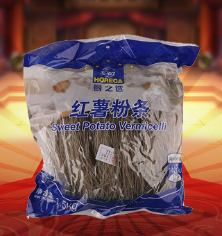 廚之選紅薯粉條產(chǎn)自山東濟寧1.5kg每袋，精選優(yōu)質(zhì)綠豆淀粉等為原料，融合水精制而成，品質(zhì)優(yōu)良，天然上等，營養(yǎng)豐富。入口順滑，口齒留香，產(chǎn)品選料考究，口味純正，美味又健康，品質(zhì)優(yōu)質(zhì)，值得信賴。塑料質(zhì)地包裝，粉絲分明可見，食用簡單方便，是廚房常備品的上佳選擇。