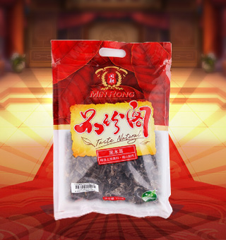 新閩融品珍閣黑木耳產(chǎn)自浙江麗水150g每袋，精選優(yōu)質(zhì)原材料，綠色種植，陽光充沛，人工采摘篩選，品質(zhì)保證，不添加任何防腐劑與人工色素。安全衛(wèi)生，色澤鮮亮，口感細(xì)膩香醇，是家庭、賓館、餐廳、席間的上等佐料，保留了豐富的營養(yǎng)成分。采取透明包裝，新鮮清晰可見，干凈衛(wèi)生，方便存放冷藏，方便消費(fèi)者們的選購，安全健康，放心購買。