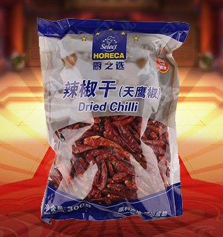 廚之選HS辣椒干(天鷹椒)產(chǎn)自四川成都300g每袋，精選辣椒為原材料，經(jīng)人工清洗去雜等多道工序，精心制作而成。質(zhì)地干燥，選料考究，口味純正，香辣可口，特有的醇香，品質(zhì)有保障。塑料質(zhì)地包裝，其含有豐富營養(yǎng)，使用方便，美味可口，深受廣大消費者青睞。