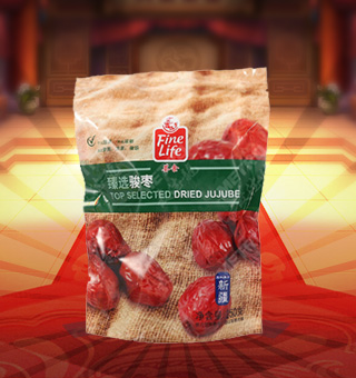 薈食(FINE LIFE)臻選駿棗產(chǎn)自新疆和田250g每袋，薈食臻選駿棗中富含豐富的蛋白質(zhì)、脂肪、碳水化合物及鈉等微量元素，有助于補充人體所需。采用精美袋式包裝，大氣上檔次，適合煮粥、煲湯、泡水等，食法多樣，是你居家生活的必備選擇。