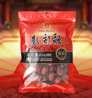 新閩融品珍閣和田佳品紅棗產(chǎn)自新疆和田500g每袋，和田紅棗是產(chǎn)自新疆和田地區(qū)的紅棗，又名“和田大棗” 和田紅棗以其個大、皮薄、核小、肉厚、顏色好、干而不皺出名。