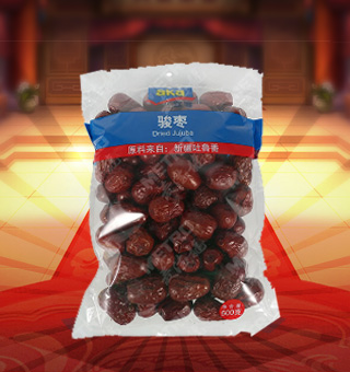 宜客(AKA)駿棗產(chǎn)自新疆吐魯番500g每袋，精選優(yōu)質(zhì)新疆吐魯番紅棗為原料，經(jīng)先進(jìn)工藝精心制作而成，個大皮薄，核小肉厚，輕松享受。宜客駿棗中富含豐富的蛋白質(zhì)、脂肪、碳水化合物及鈉等微量元素，有助于補充人體所需。采用精美袋式包裝，大氣上檔次，適合煲湯、煲粥、泡水等，食法多樣，是你居家生活的必備選擇。 