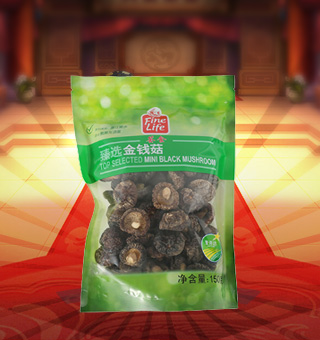薈食(FINE LIFE)臻選金錢菇產(chǎn)自浙江麗水150g每袋，精選優(yōu)質(zhì)香菇，菇肉肥厚，色澤均勻，厚實(shí)圓潤，自然鮮美，味道純正，方便食用。香菇具有高蛋白、低脂肪和多種維生素等營養(yǎng)成分，可用來配菜、搭配煲湯、小炒等多種吃法。