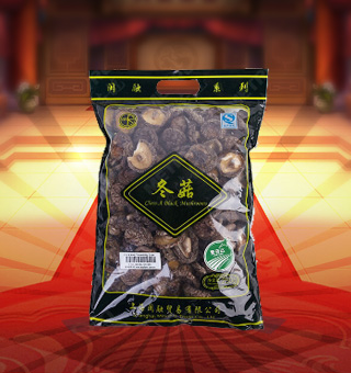 閩融冬菇產(chǎn)自浙江麗水250g每袋，冬菇營養(yǎng)豐富，蛋白質(zhì)含量高達(dá)19.55%。所含蛋白質(zhì)中有18種氨基酸，其中含量最高的是蛋氨酸占2.49%，其次為谷氨酸、天門冬氨酸、異亮氨酸、甘氨酸和丙氨酸?？偘被岷繛?6.86%。人體必需的8種氨基酸含量齊全，并且有豐富的B族維生素和鉀、鈉、鈣、鎂、鐵、鋅等礦質(zhì)元素