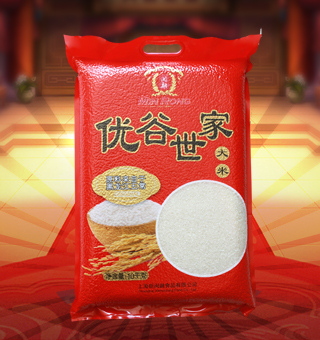 新閩融優(yōu)谷世家五常大米產(chǎn)自黑龍江五常10kg每袋，五常大米受產(chǎn)區(qū)獨(dú)特的地理、氣候等因素影響，干物質(zhì)積累多，直鏈淀粉含量適中，支鏈淀粉含量較高。由于水稻成熟期產(chǎn)區(qū)晝夜溫差大，五常稻花香大米中可速溶的雙鏈糖積累較多，對(duì)人體健康有益，有助于消化吸收。